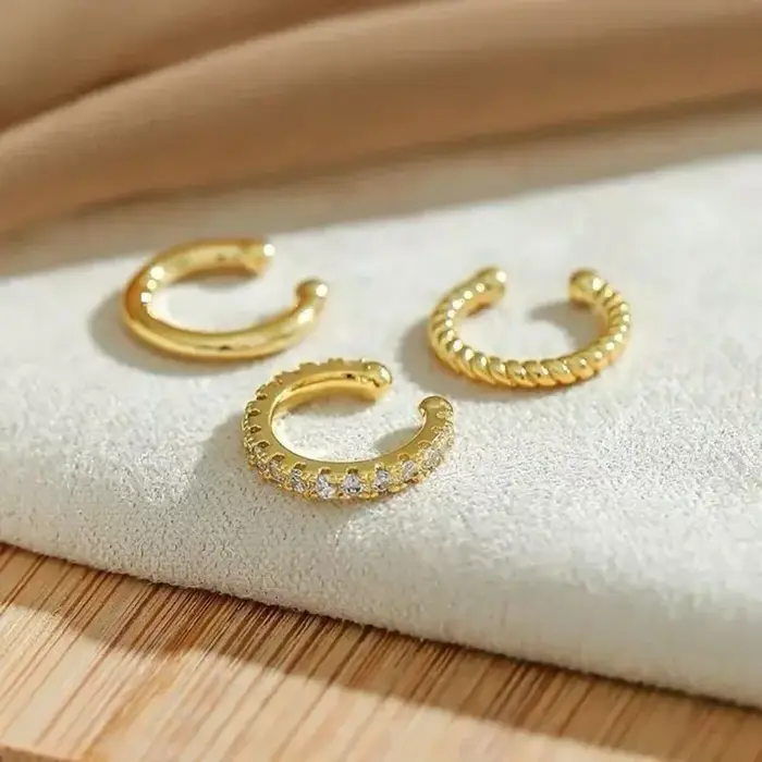 Boucles d'oreilles à clip sans piercing pour femmes en plaqué or 14 carats avec zircone cubique élégantes pour usage quotidien et occasions spéciales