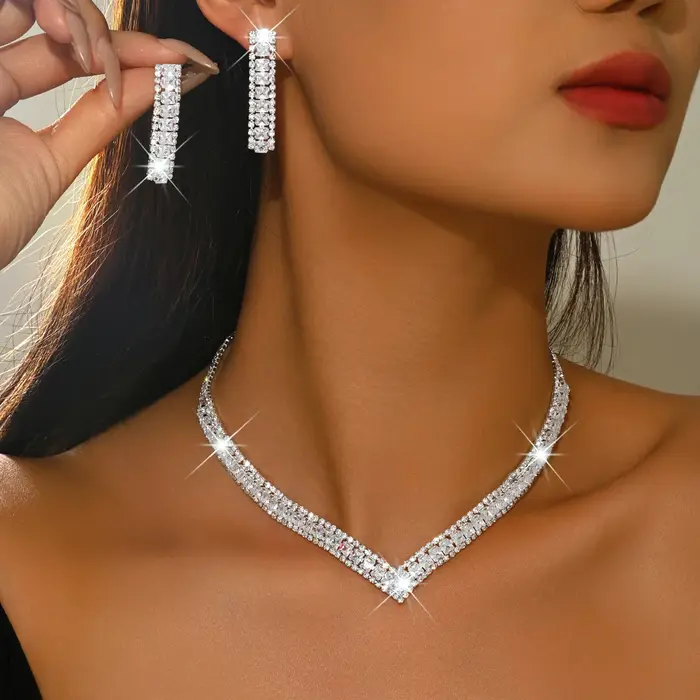 Nouvel ensemble collier et boucles d'oreilles de mariée ultra-brillant en forme de V