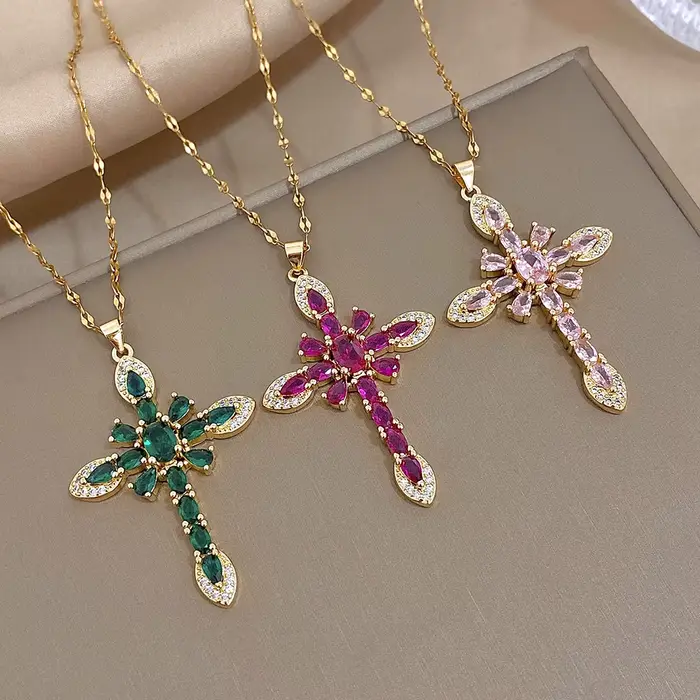Collier croix religieux en zircon coloré plaqué or et acier inoxydable pour femmes mode chic vintage et classique