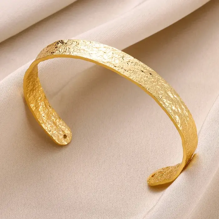 Bracelet classique à ouverture de Texture anti-rides pour femmes, manchette exquise, ornement à main