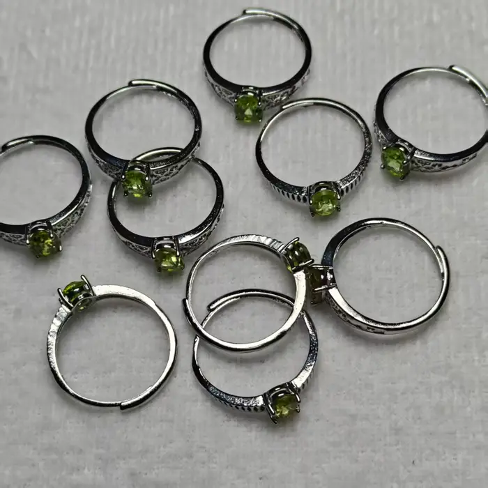 Bague en péridot naturel ovale à facettes ajustable pour femme pour toutes les occasions spéciales