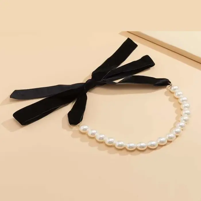 Collier ras du cou noir tendance avec nœud et perles