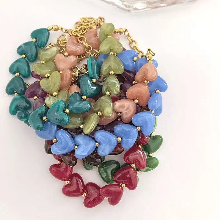 Bracelet Cœur Femme Perles Résine Acrylique Chaîne Déclaration d'Amour Beige Acier Inoxydable Étanche Couleur Or PVD Vente en Gros