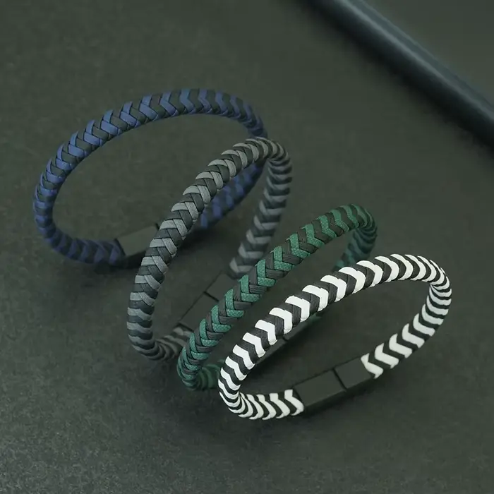 Bracelet à fermoir magnétique en cuir tressé à chevrons pour hommes