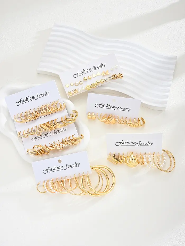 Ensemble de boucles d'oreilles géométriques dorées pour femmes