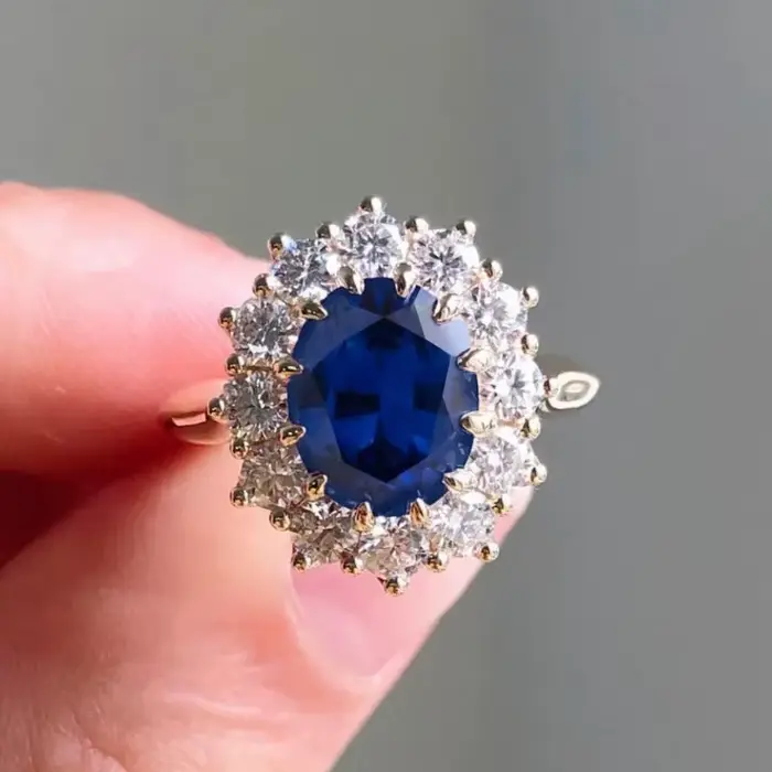 Bague ovale incrustée de Zircon bleu pour femmes