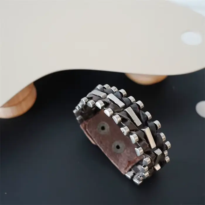 MKENDN Vintage tanné végétal peau de vache manchette bracelet pour hommes femme Punk bracelet frotté