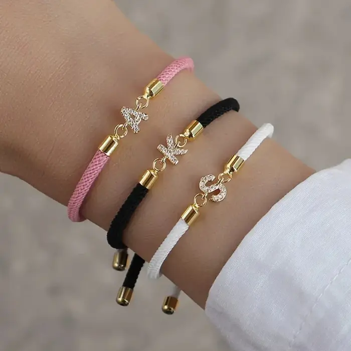 Bracelet à maillons avec lettres en forme de cœur pour femmes