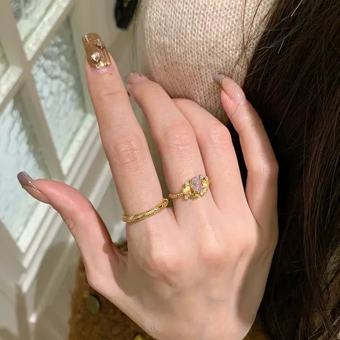 Bague de fiançailles romantique en diamant rose
