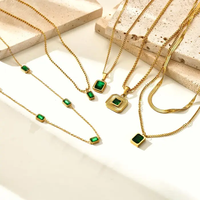 Collier pendentif zircon vert rétro pour femme luxe occasion spéciale cadeau anniversaire style moderne acier inoxydable plaqué or zirconium personnalisable