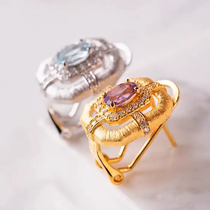 Boucles d'oreilles à clous en or italien avec zircone cubique design géométrique vintage pour femmes occasions spéciales