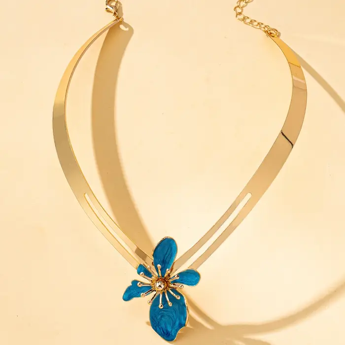 Collier ras du cou pour femme avec motif floral, tendance et unique, doté d'un artisanat effet goutt