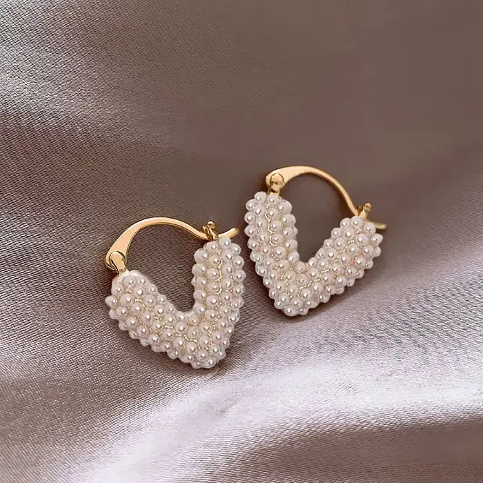Lumière de luxe Unique nouveau Design amour lmitation perle boucles d'oreilles coeur cerceau boucle 
