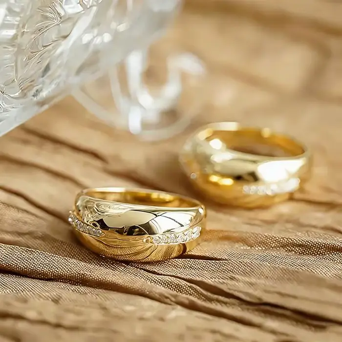Huitan – bague pour femmes, design incurvé, couleur or, accessoires de luxe pour mariage et fiançailles, incrusté de CZ brillant, bijoux de fête à la mode, cadeau