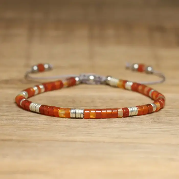 Bracelet Bohème en pierre agate rouge unique et personnalisable pour femmes et hommes occasions spéciales et quotidiennes