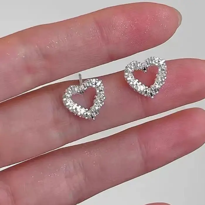 Boucles d'oreilles minimalistes en forme de cœur pour femmes