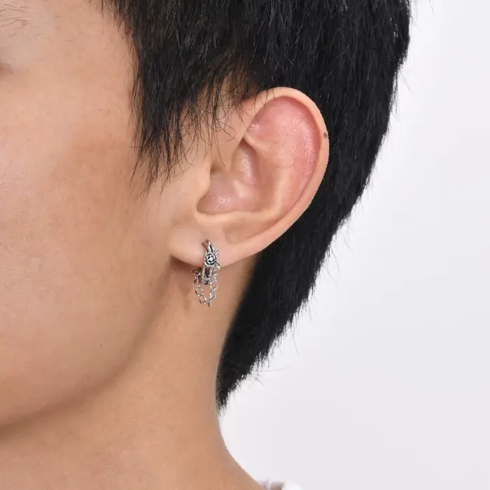 Boucles d'oreilles roses gothiques pour hommes et garçons, boucles d'oreilles créoles en forme de fleur avec pompon en pierre CZ noire, cadeau de bijoux punk