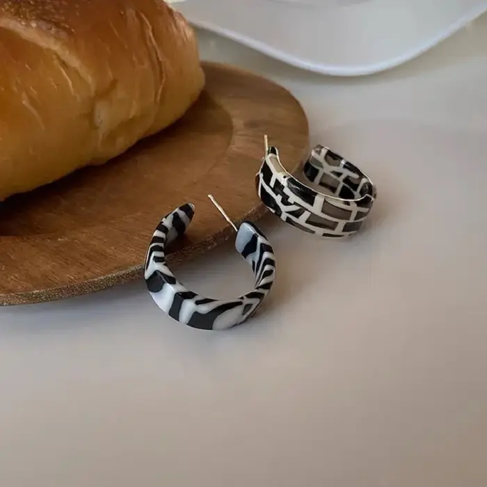 Boucles d'oreilles en acrylique à motif zèbre exagéré pour femmes