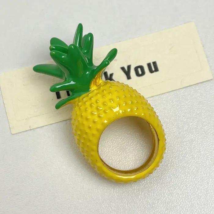 Bague ananas vintage en émail doré pour femme