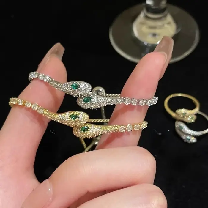 Bracelet Niche haut de gamme main bijoux de mode lumière luxe petit serpent