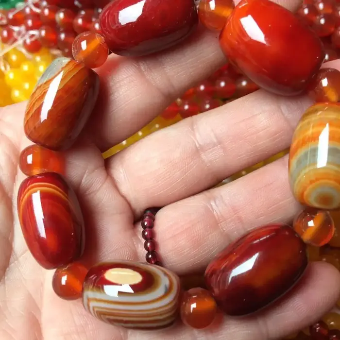 Bracelet élastique à rayures ovales perlées rouge fait main pour hommes et femmes occasions quotidiennes et spéciales