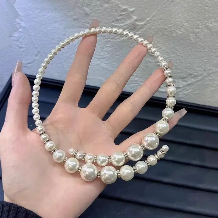 Collier de perles blanches élégant pour femmes