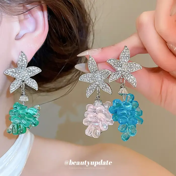 Nouvelles boucles d'oreilles tendance en forme de fleur incrustées de diamants, clous d'oreilles de luxe léger haut de gamme, bijoux élégants
