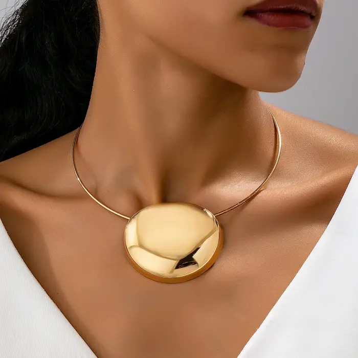 Un collier pour femme