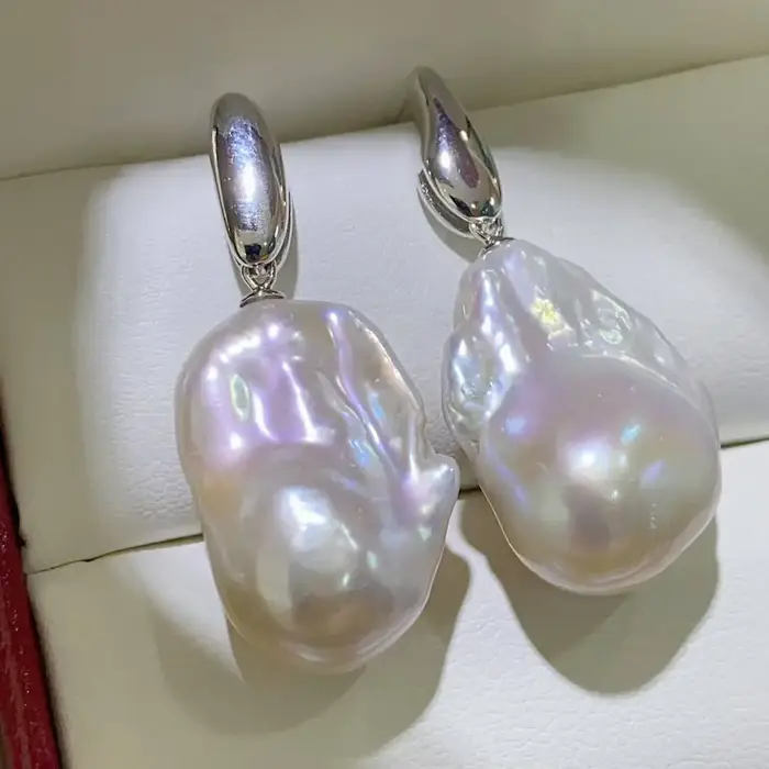 Boucle d'oreille en argent avec perles baroques d'eau douce certifiées