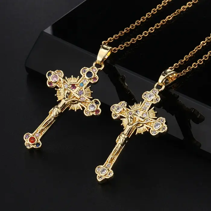 Collier croix de jésus pour femmes et hommes