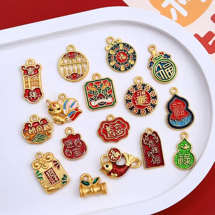 Breloques artisanales en alliage porte-bonheur pendentif moderne pour femmes bijoux romantiques mignonnes avec résine pour créateurs et bricoleurs occasions spéciales