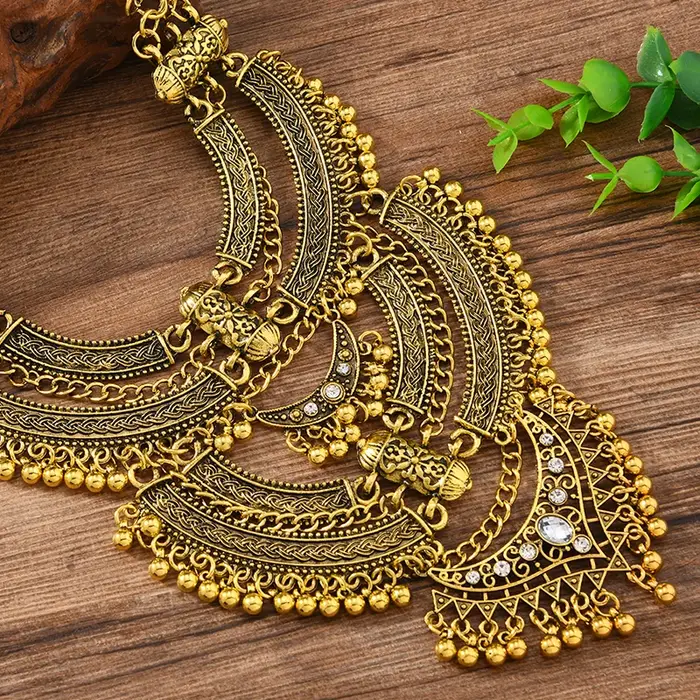 Collier de déclaration exagérée sculptée Vintage