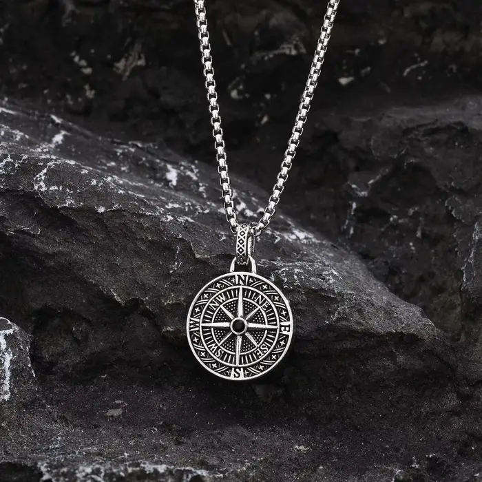 Collier pendentif boussole vintage pour hommes et garçons, collier de pièce de monnaie en acier inoxydable, collier hip hop rock, cadeau de guide de remise des diplômes