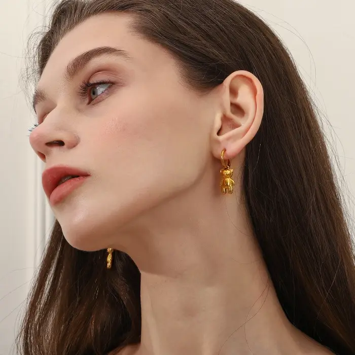 E.B.belle-Boucles d'oreilles créoles petit ours plaqué or