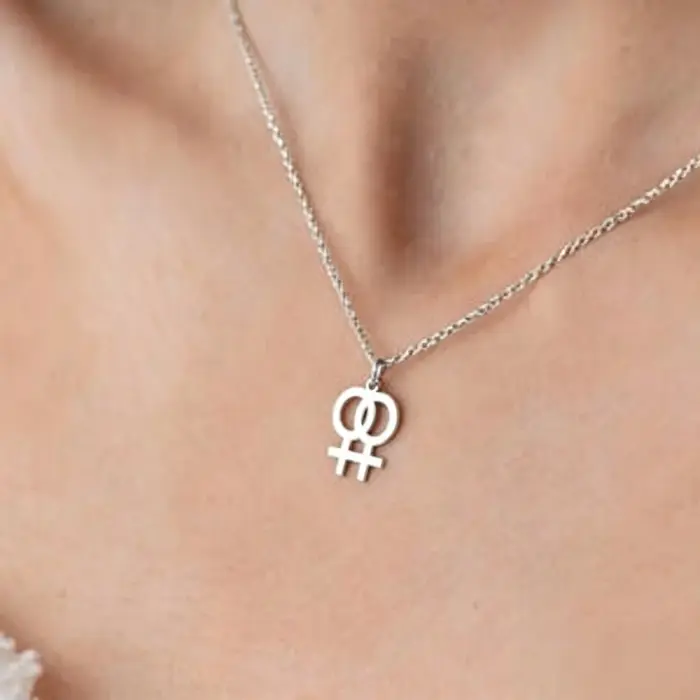 Collier avec double symbole de Vénus pour femmes et filles, pendentif LGBT, collier en acier inoxyda