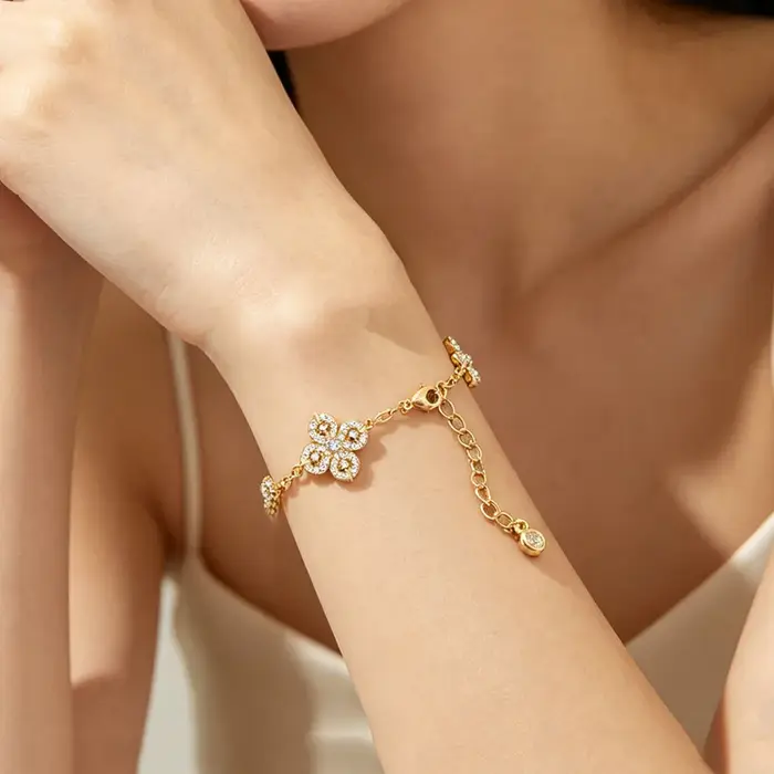Bracelet trèfle serti de diamants de luxe en or 18 carats