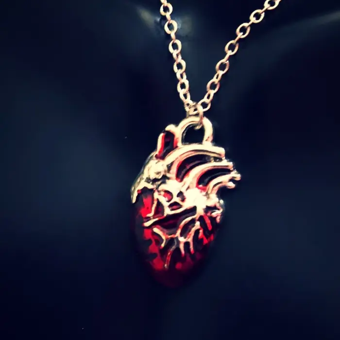 Collier coeur saignement
