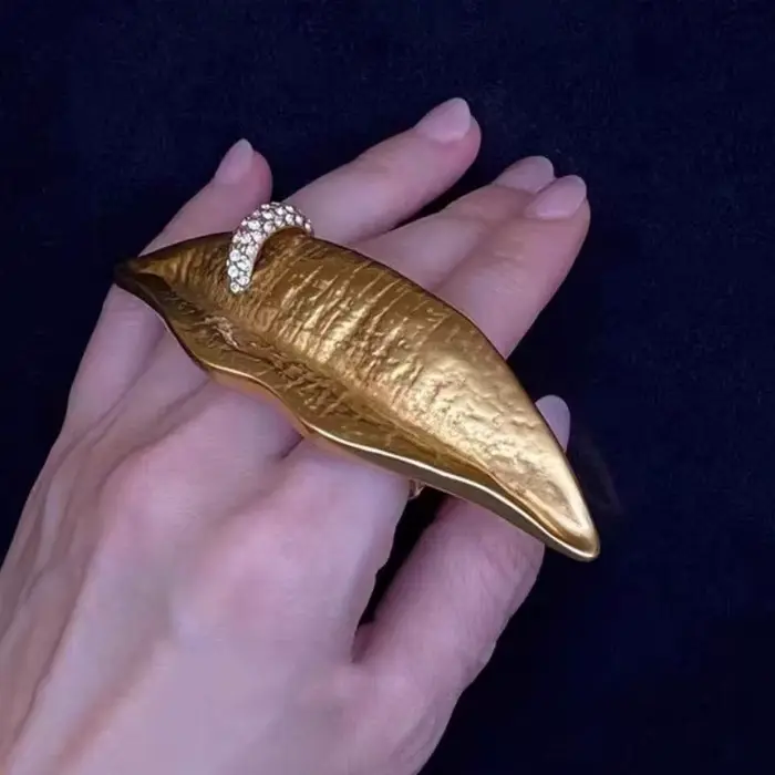 Bague unique en forme de lèvres avec un style amusant et rétro pour femme et fille