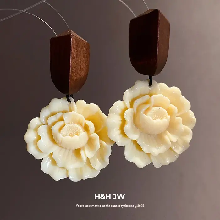 Boucles d'oreilles pendantes en résine de bois et fleurs