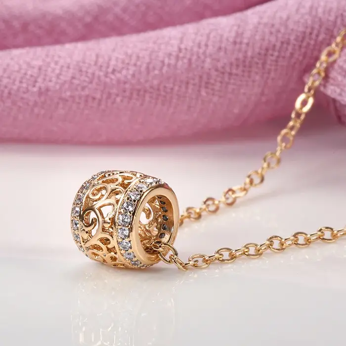 Collier en or rose 585 avec zircon naturel pour femmes, élégant et raffiné pour occasions spéciales et cadeaux