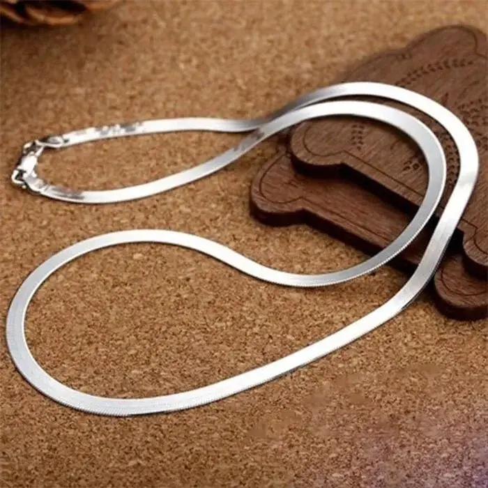 Collier chaîne plate plaqué or couleur argent pour femme