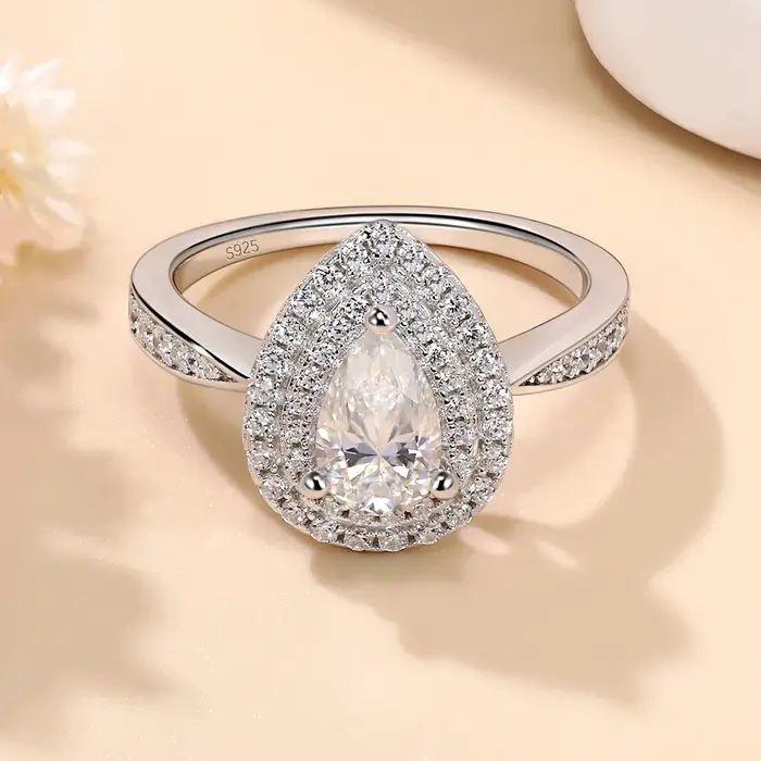 Bague de fiançailles LinkerLove en argent S925 avec moissanite taille poire 1 carat et double halo d'accentuations en