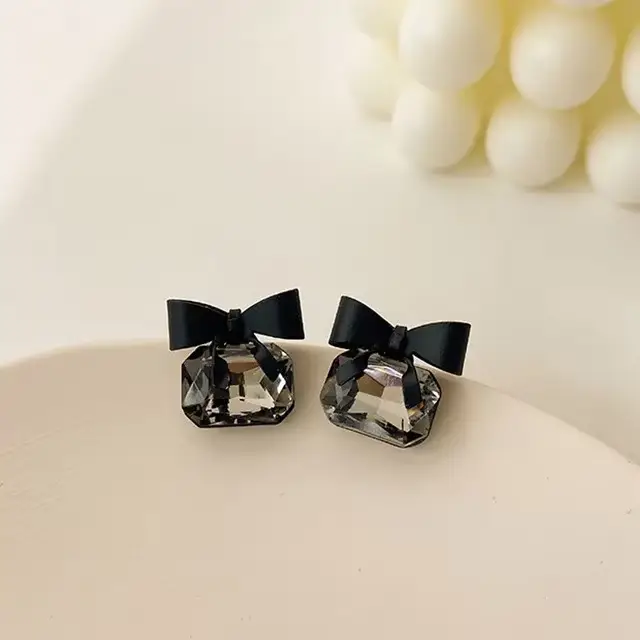 Boucles d'oreilles à nœud papillon blanc pour femmes, breloque mode coréenne, perles de tempérament,