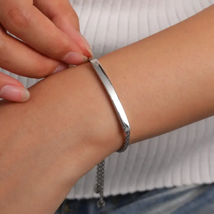 Bracelet personnalisable en acier inoxydable pour femmes avec nom et date gravés cadeau occasion spéciale torsadé ajustable