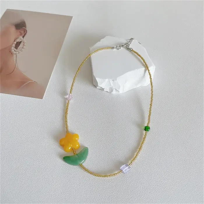 Collier Ras du Cou Vintage Tissé à la Main pour Femme, Bijou Esthétique en Forme de Fleur, Style Bar