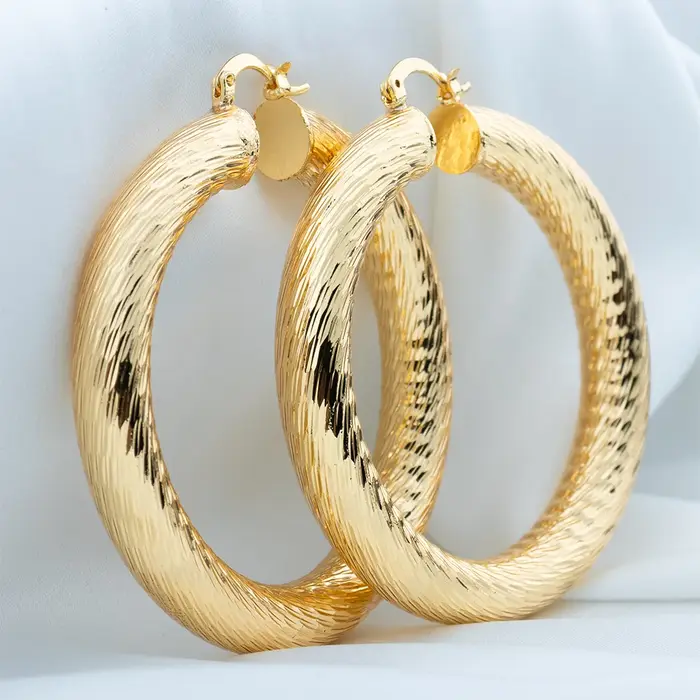 Grandes boucles d'oreilles pour femmes