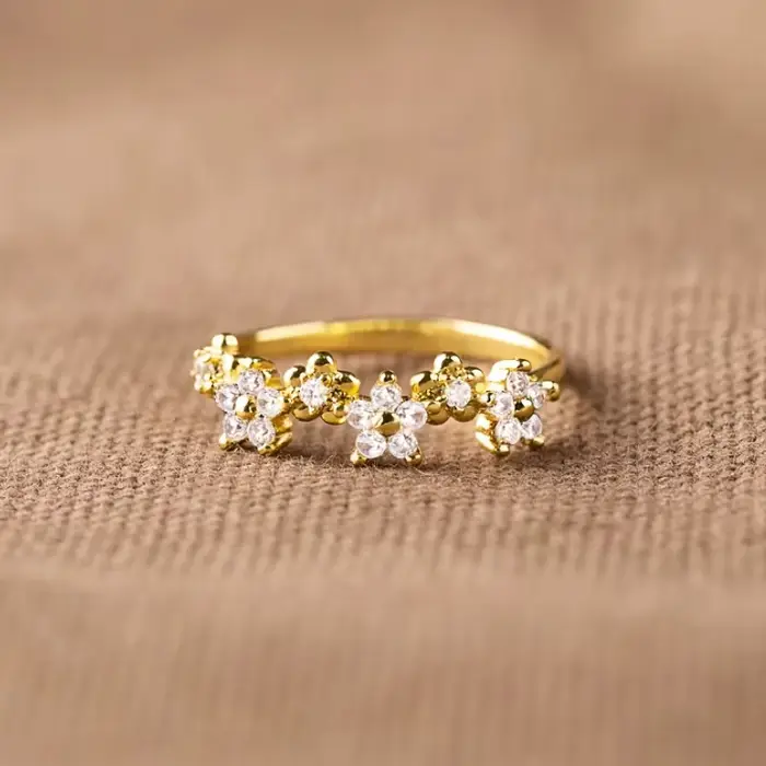 Bague en zircone cubique avec fleur délicate pour femme, alliance de mariage, bijou d'engagement, cadeau romantique pour occasions spéciales
