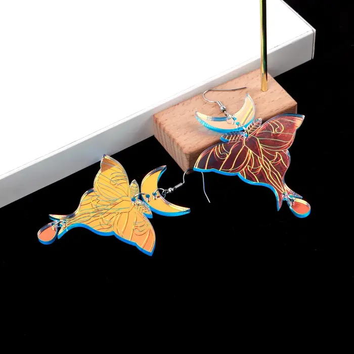 Boucles d'oreilles en acrylique Laser Luna Moth irisé pour femmes