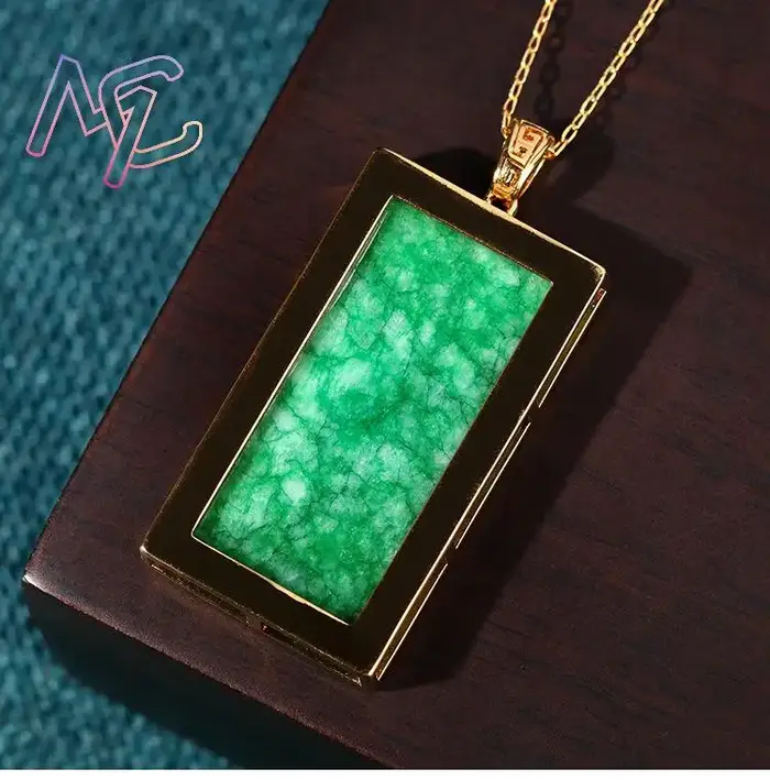 Collier pendentif en Jade naturel vert