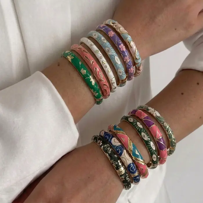 Bracelet ouvert élégant vintage en émail coloré pour femme
